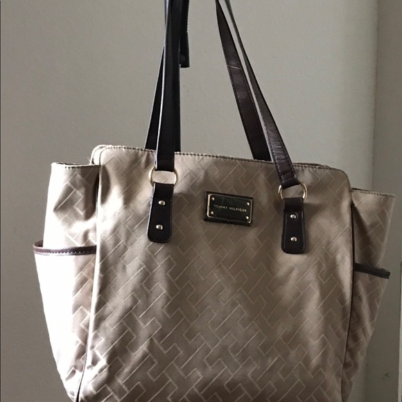 GORGEOUS TOMMY HILFIGER PURSE - Picture 1 of 4